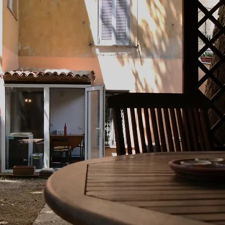 7500rome Trastevere Courtyard 로마
