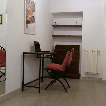 7500rome Trastevere Courtyard *